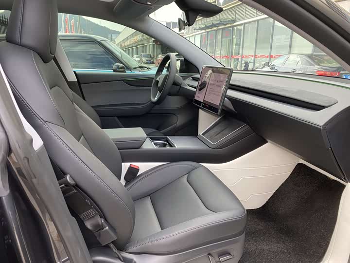 Tesla Model Y 2025 2025款 后轮驱动 首发版