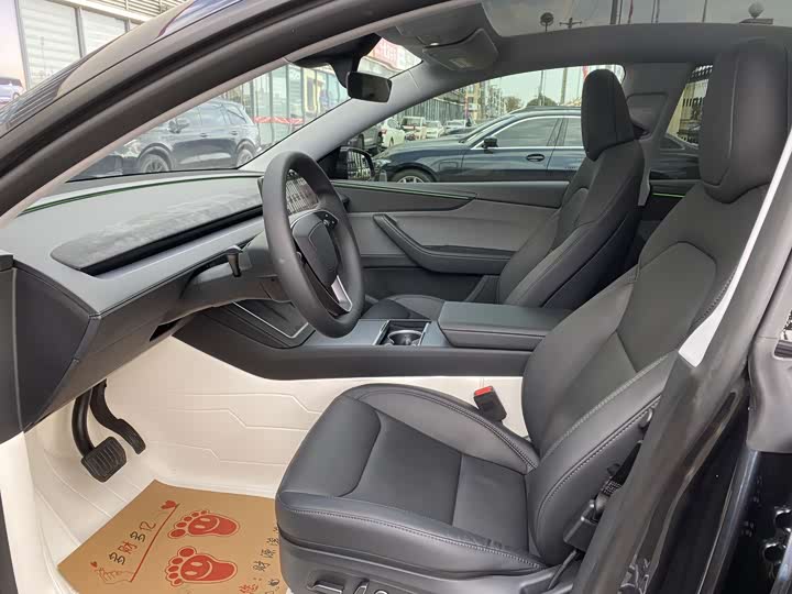 Tesla Model Y 2025 2025款 后轮驱动 首发版
