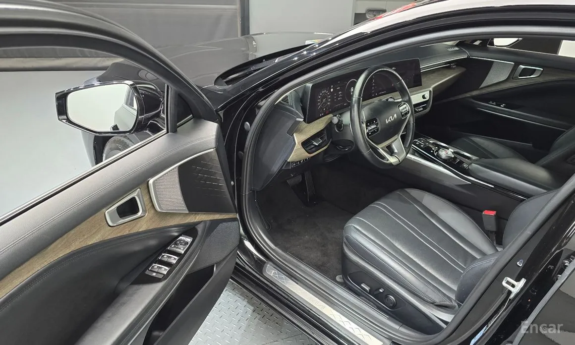 Photo 10 - Kia K8