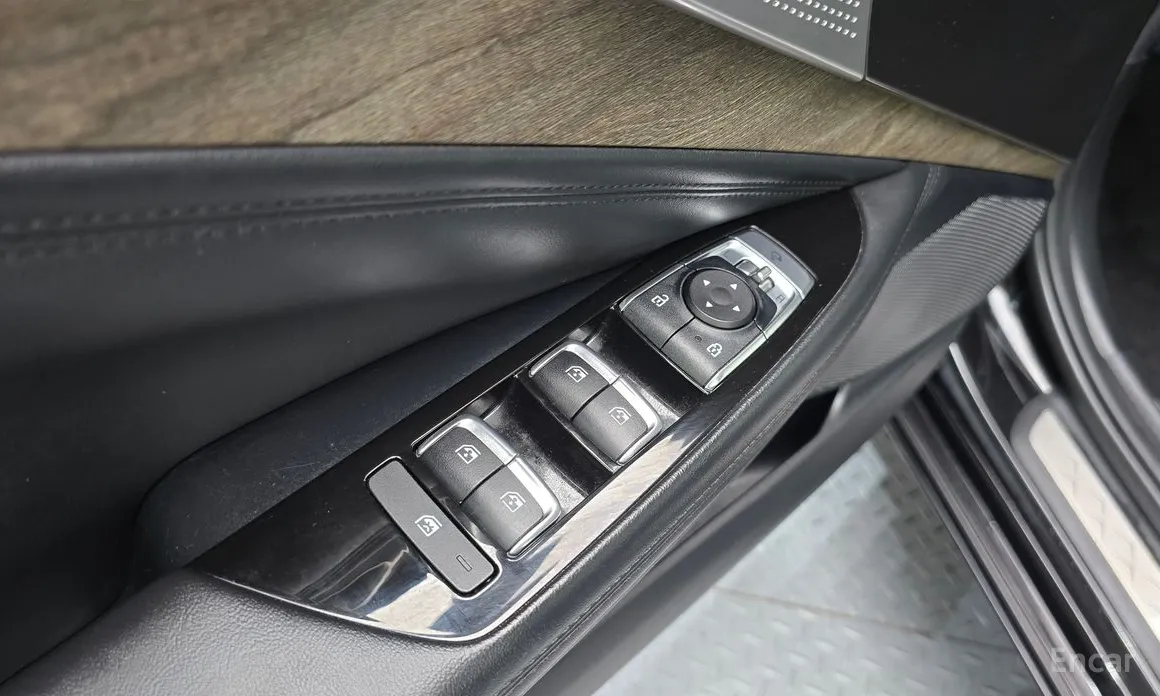 Photo 14 - Kia K8