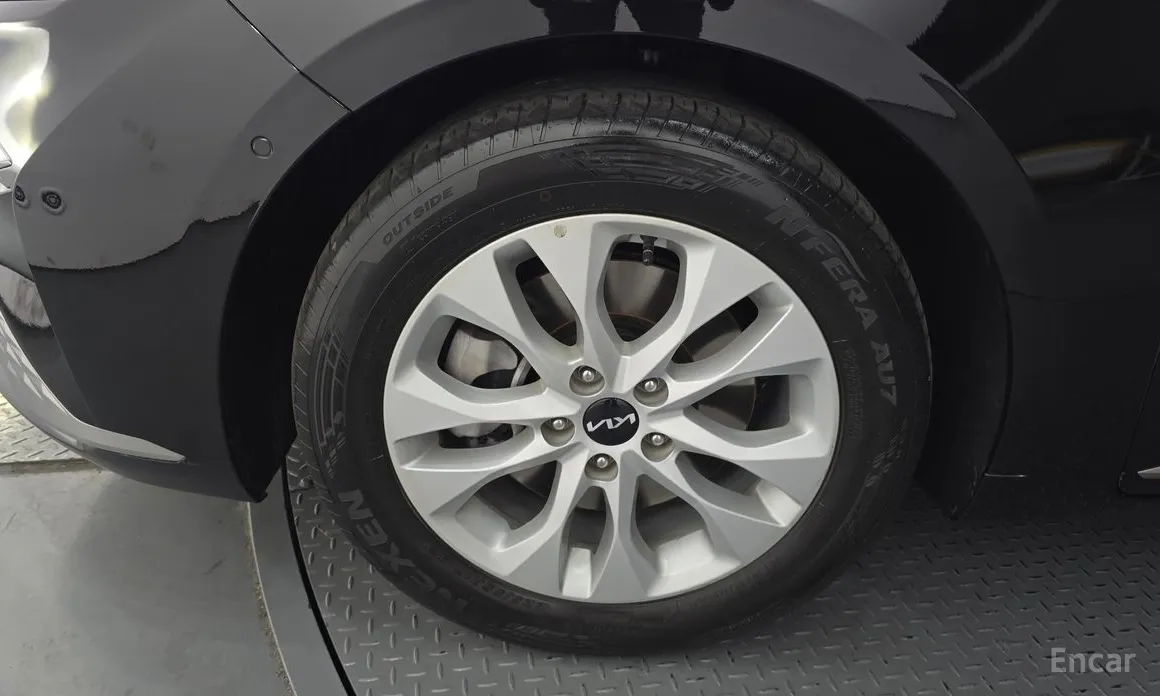 Photo 5 - Kia K8