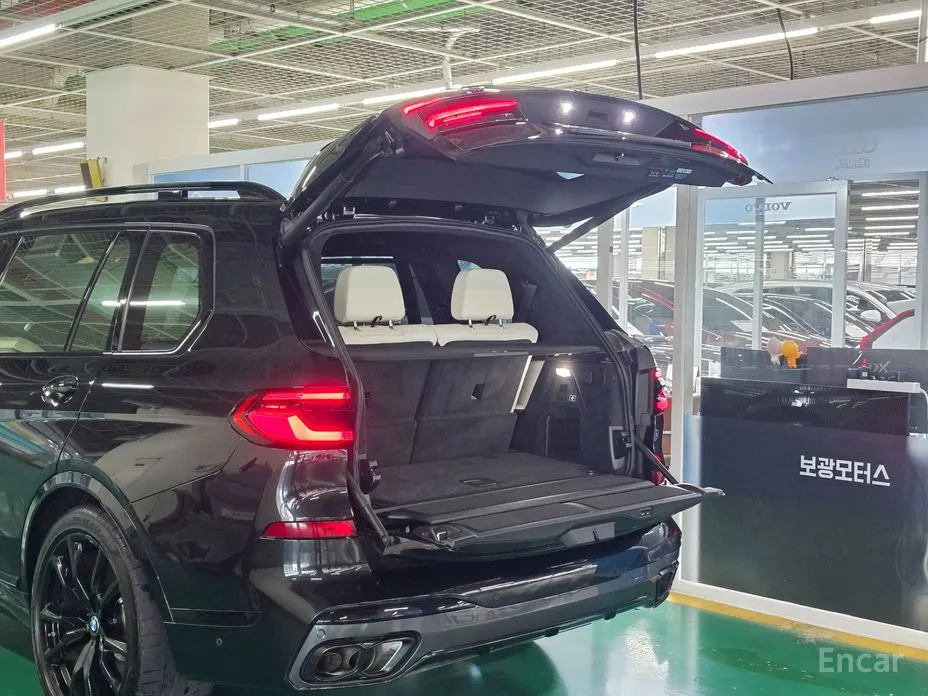 Фото 17 - BMW X7