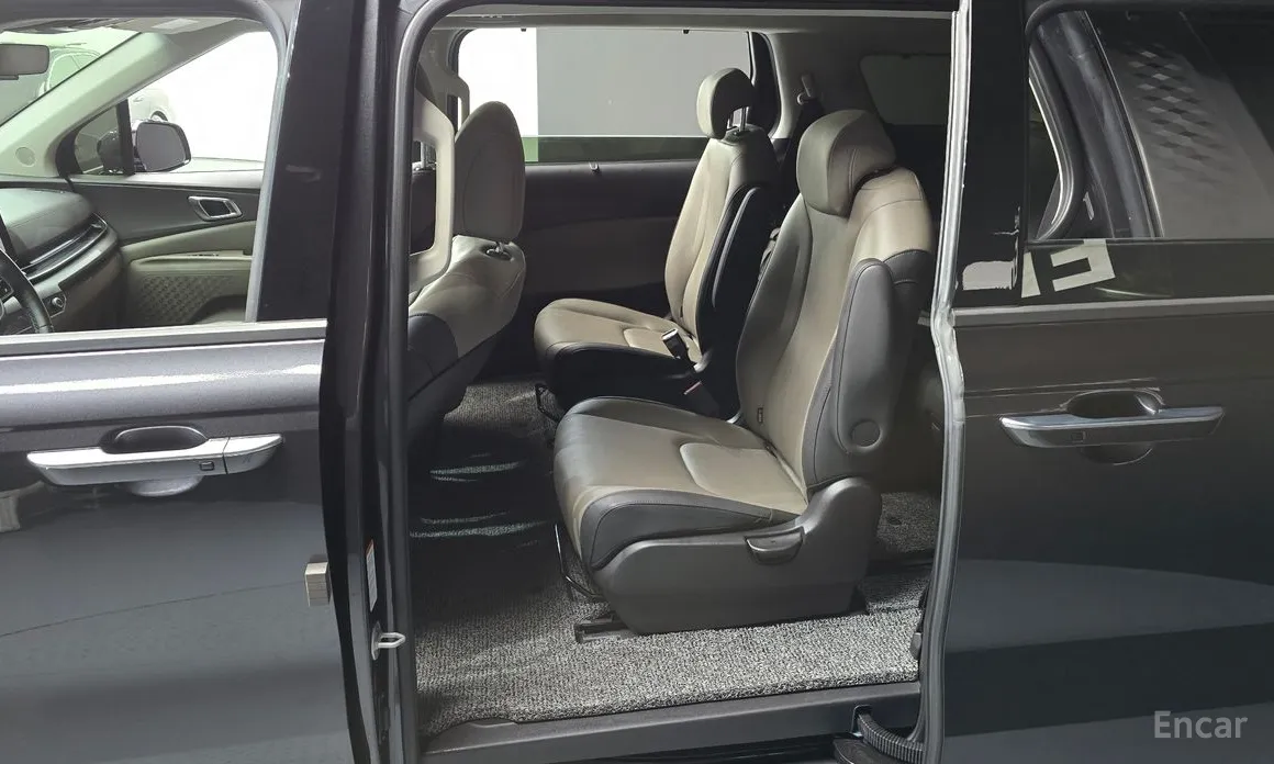 Photo 11 - Kia Carnival