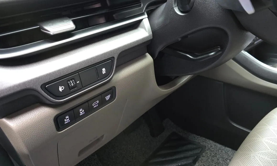 Photo 15 - Kia Carnival
