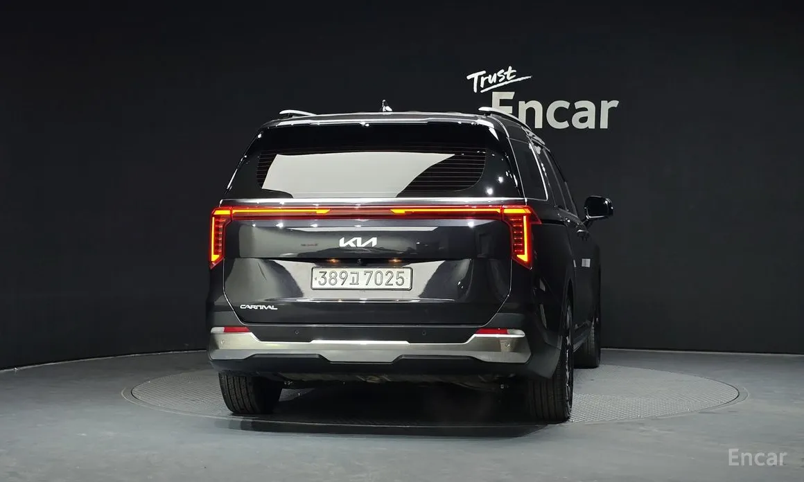 Photo 4 - Kia Carnival