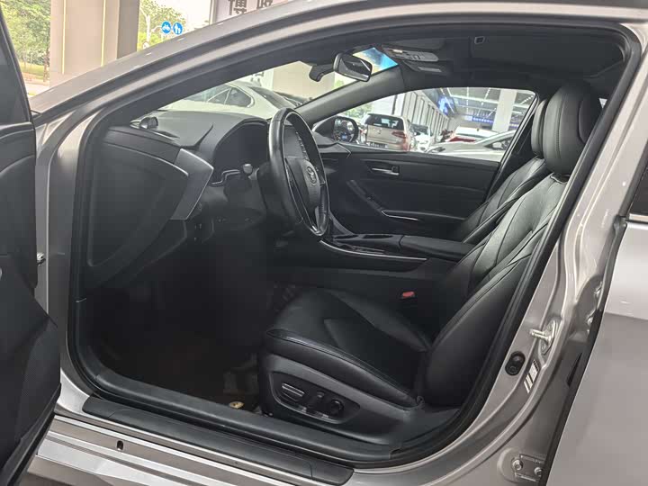 Фото 4 - Toyota Avalon