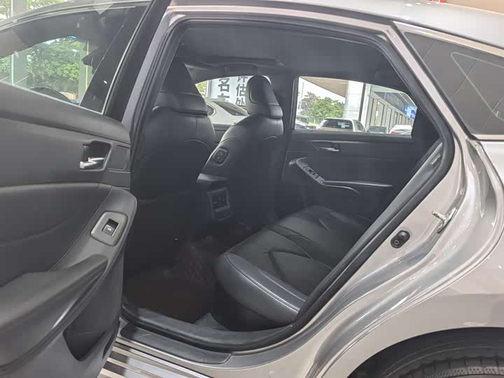 Фото 6 - Toyota Avalon