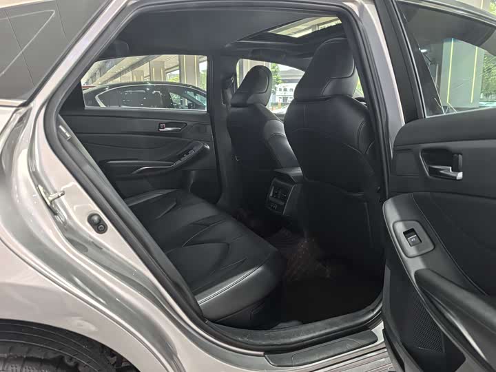 Фото 8 - Toyota Avalon