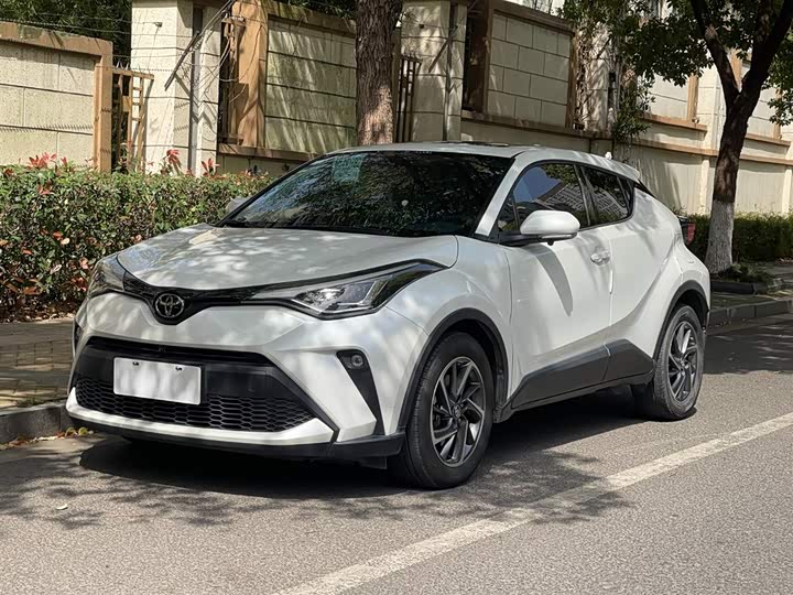 Фото 1 - Toyota C-HR