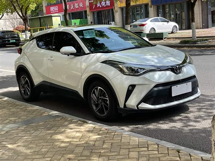 Фото 3 - Toyota C-HR