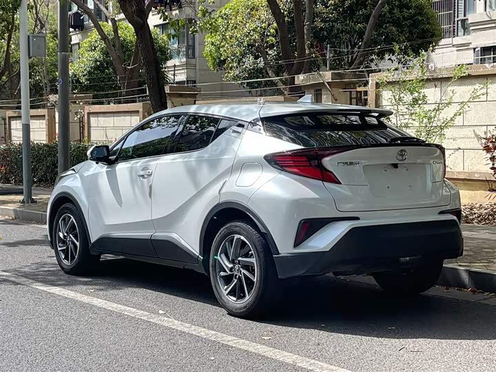Фото 6 - Toyota C-HR