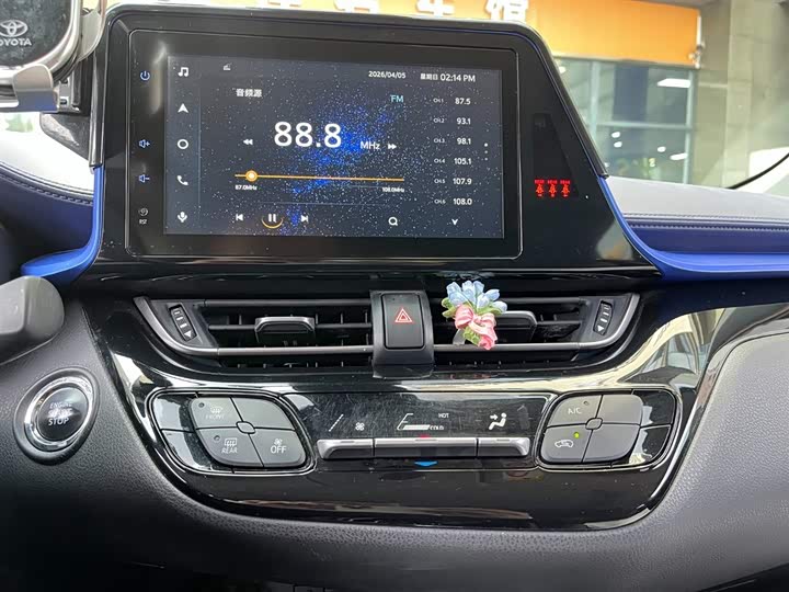 Фото 8 - Toyota C-HR