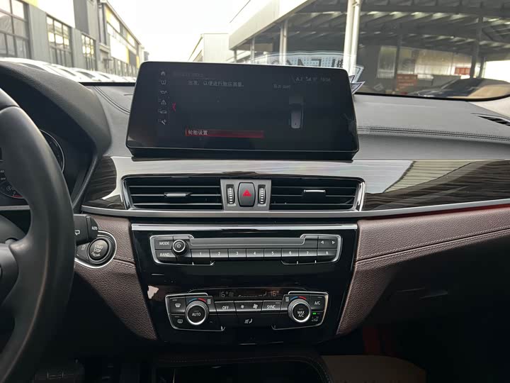 Фото 8 - BMW X1