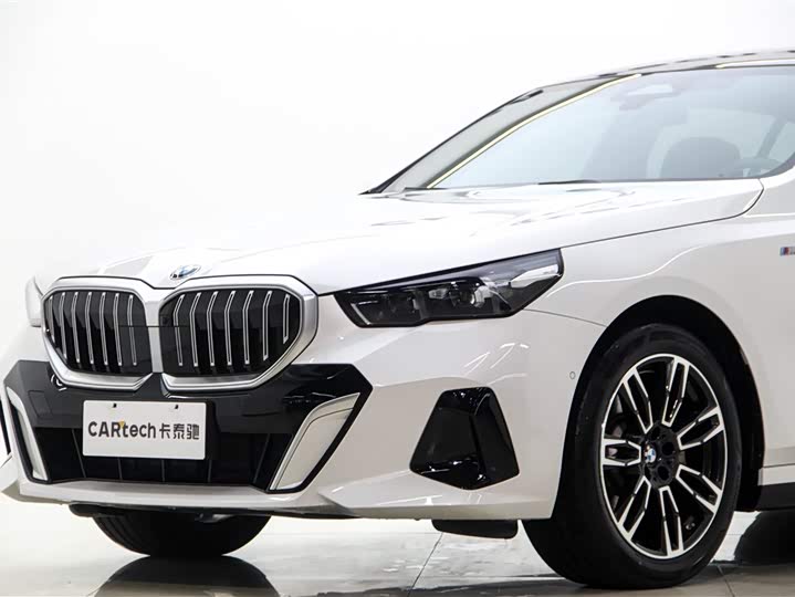Zdjęcie 7 - BMW 5 Series