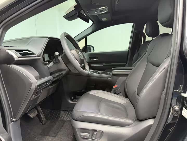 Toyota Sienna 2024 2024款 2.5L混动 四驱尊贵版