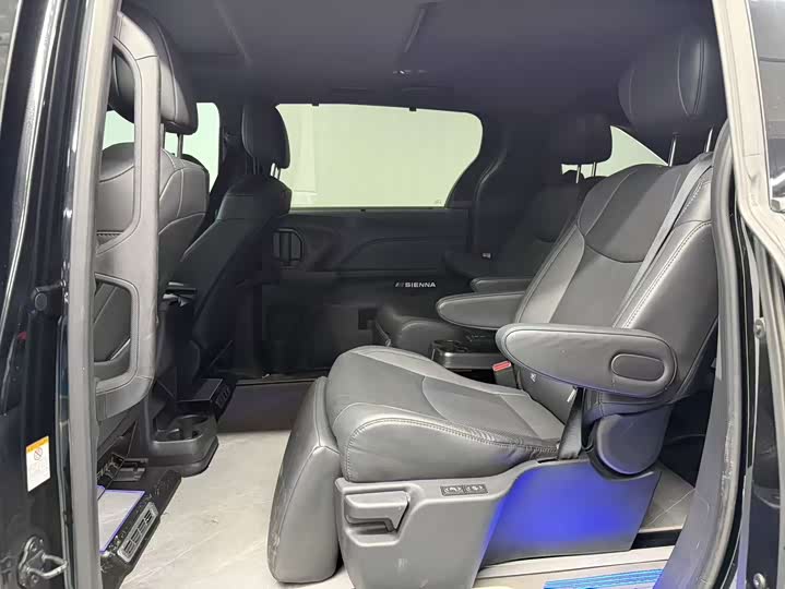 Toyota Sienna 2024 2024款 2.5L混动 四驱尊贵版