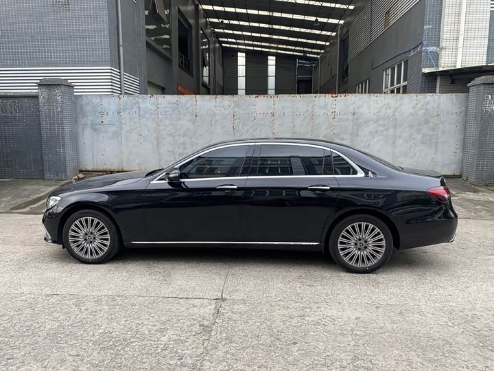 Фото 9 - Mercedes-Benz E-Class