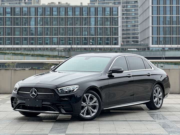 Фото 1 - Mercedes-Benz E-Class