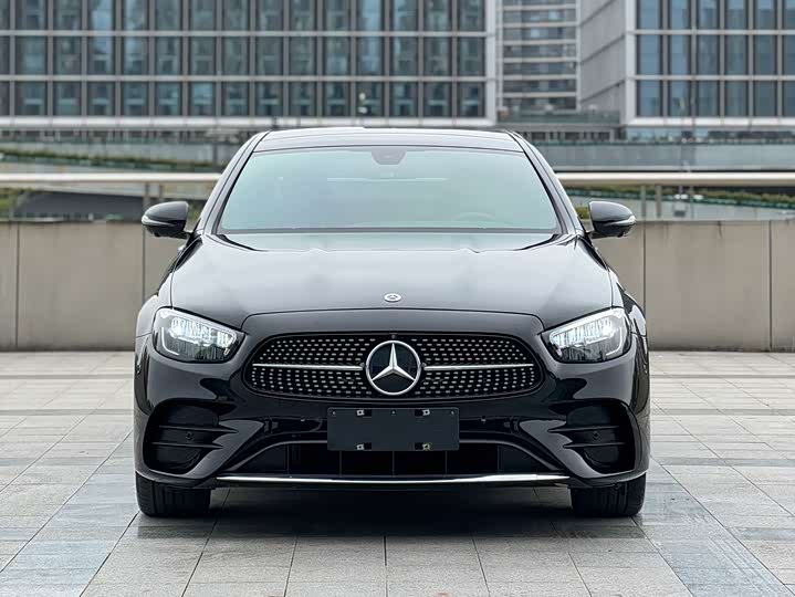 Фото 2 - Mercedes-Benz E-Class