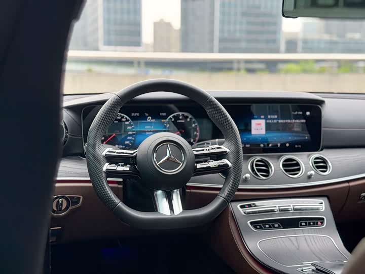 Фото 7 - Mercedes-Benz E-Class