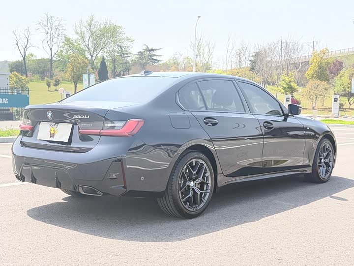 BMW 3 Series 2025 2025款 330Li M运动曜夜套装