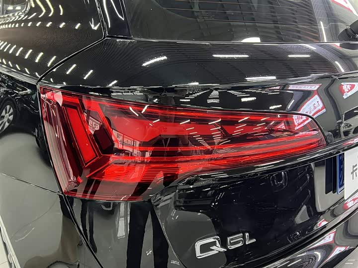 Фото 8 - Audi Q5L