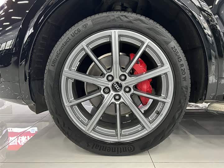 Фото 9 - Audi Q5L