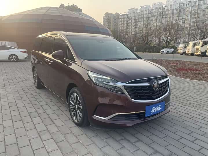 Photo 3 - Buick GL8 ES