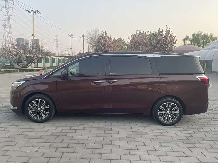 Photo 5 - Buick GL8 ES