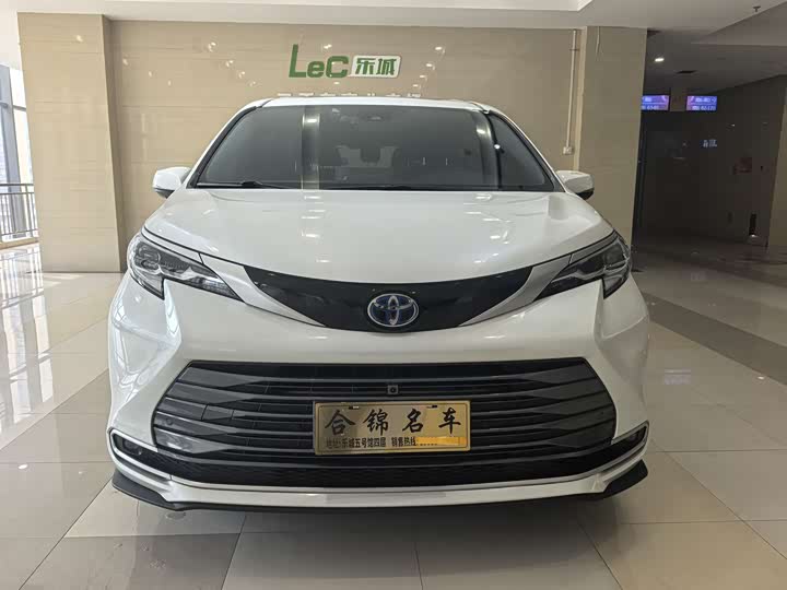 Фото 1 - Toyota Sienna