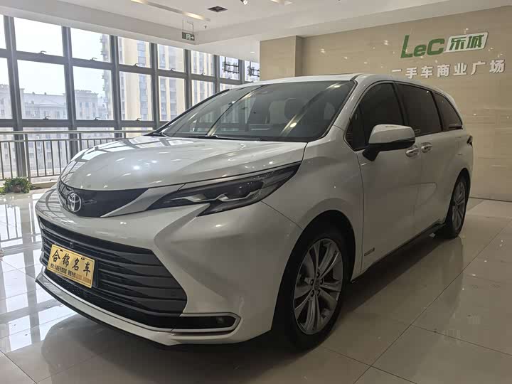 Фото 2 - Toyota Sienna