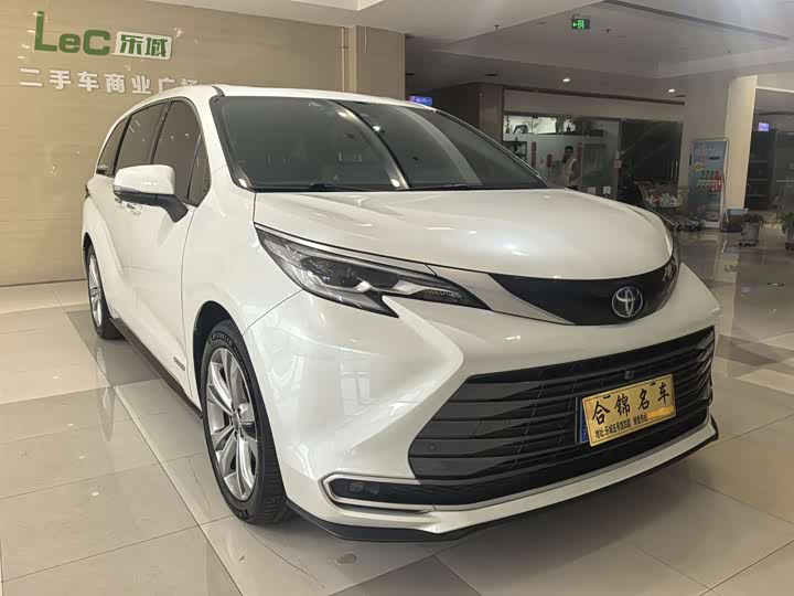 Фото 3 - Toyota Sienna