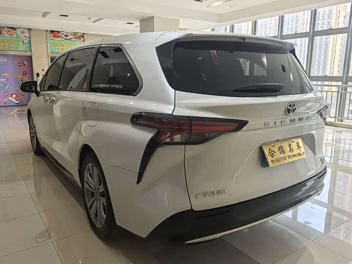 Фото 6 - Toyota Sienna