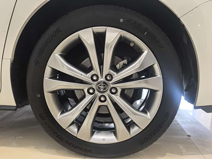 Фото 7 - Toyota Sienna