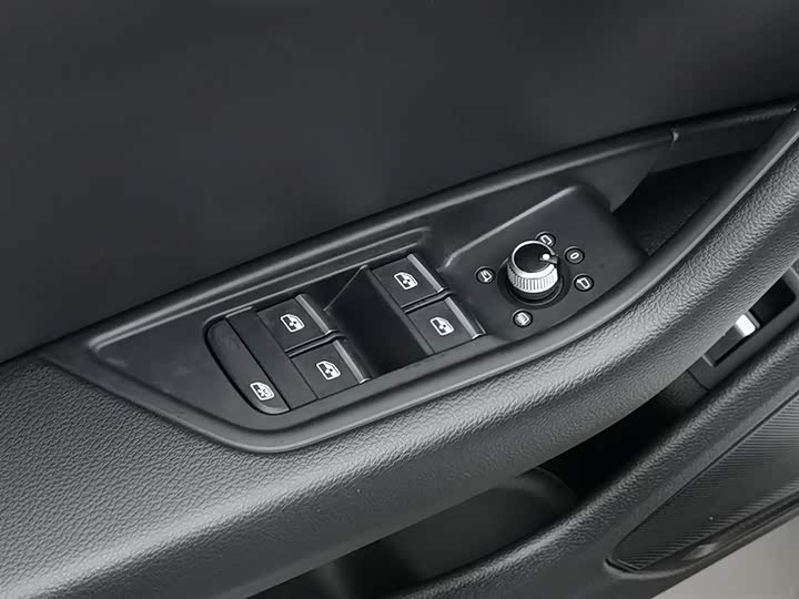 Фото 9 - Audi A4L
