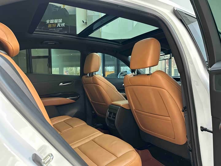 Фото 8 - Cadillac XT4