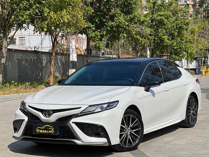 Фото 1 - Toyota Camry