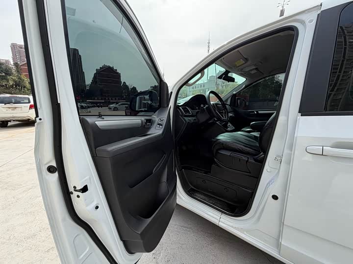 Maxus G10 2023 2023款 2.0T 手动多功能版 柴油 7座