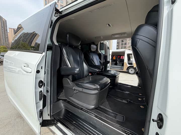 Maxus G10 2023 2023款 2.0T 手动多功能版 柴油 7座