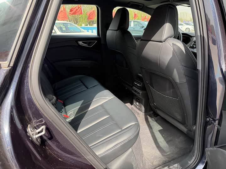 Фото 8 - Audi Q4 e-tron