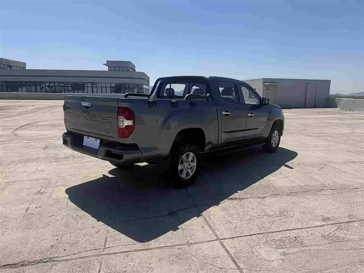Maxus T70 2022 2022款 2.0T手动柴油两驱五周年纪念版精英版长箱平底