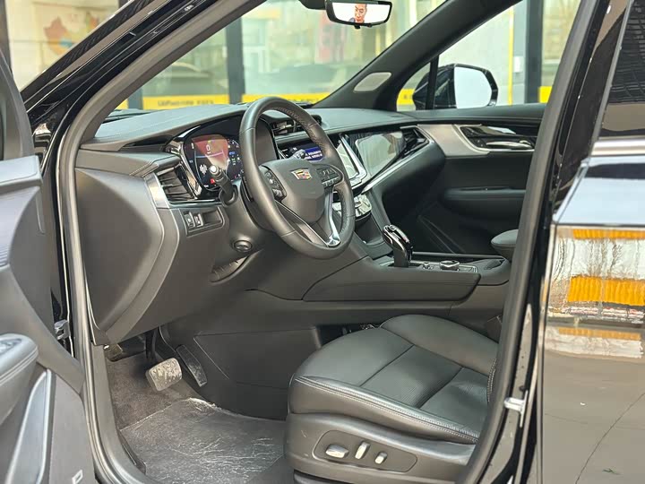 Cadillac XT6 2025 2025款 2.0T 六座四驱豪华行政经典版