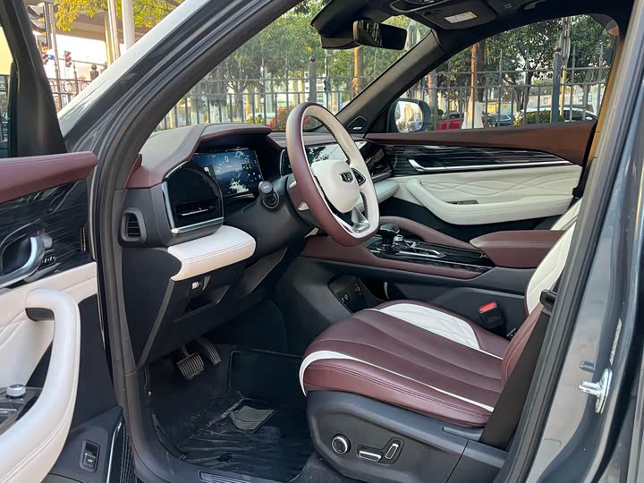 Фото 9 - Geely Monjaro