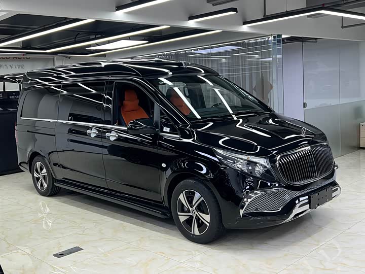 Mercedes-Benz V-Class 2024 2024款 V 300 L 长轴距尊贵版