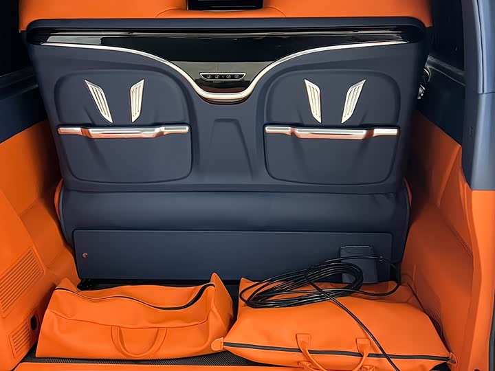 Mercedes-Benz V-Class 2024 2024款 V 300 L 长轴距尊贵版