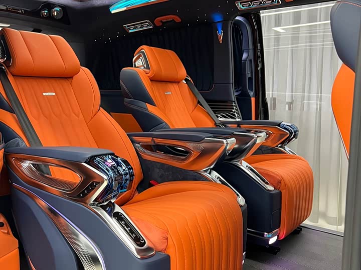 Mercedes-Benz V-Class 2024 2024款 V 300 L 长轴距尊贵版