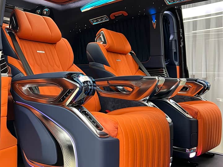 Mercedes-Benz V-Class 2024 2024款 V 300 L 长轴距尊贵版