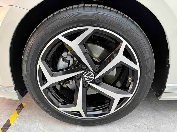 Фото 8 - Volkswagen Magotan
