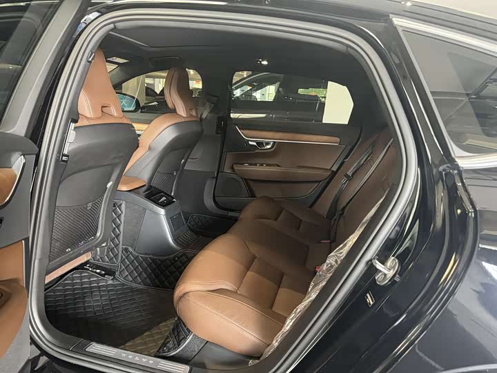 Volvo S90 Hybrid 2025 2025款 插电式混动 四驱长续航智逸豪华版
