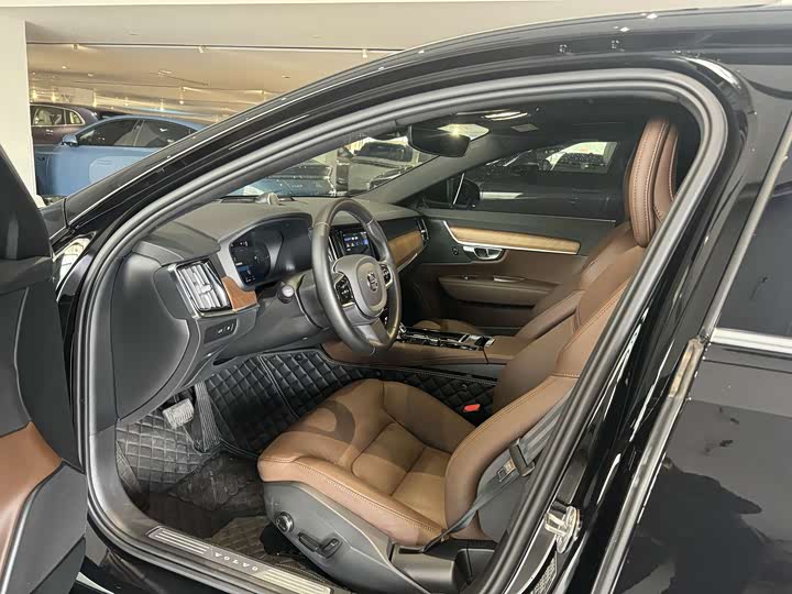 Volvo S90 Hybrid 2025 2025款 插电式混动 四驱长续航智逸豪华版